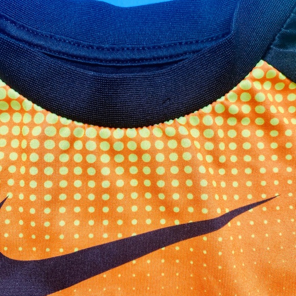 Nike Dri-Fit Long Sleeve Tee - Picture 3 of 4